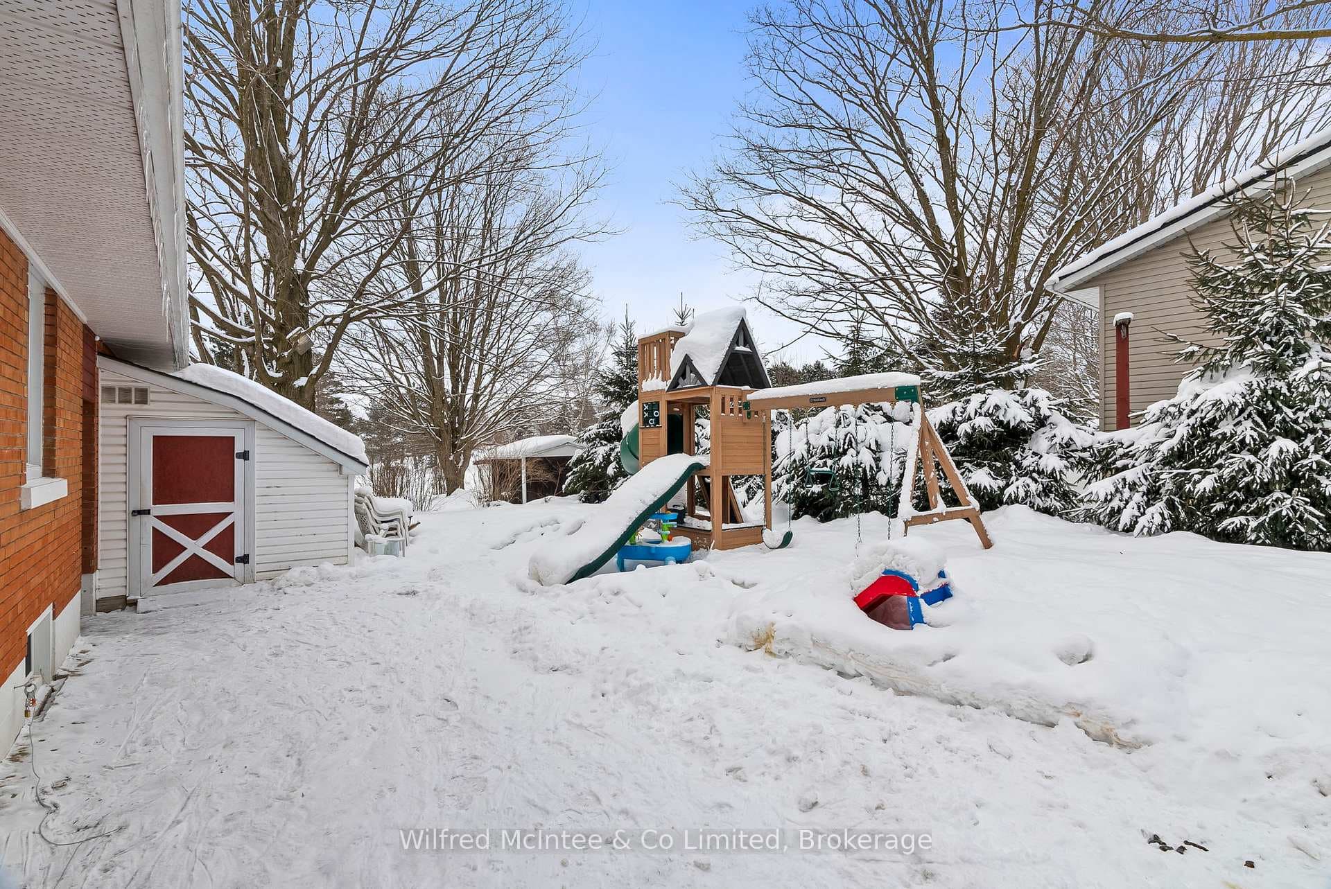 119 Hinks Street photo 34