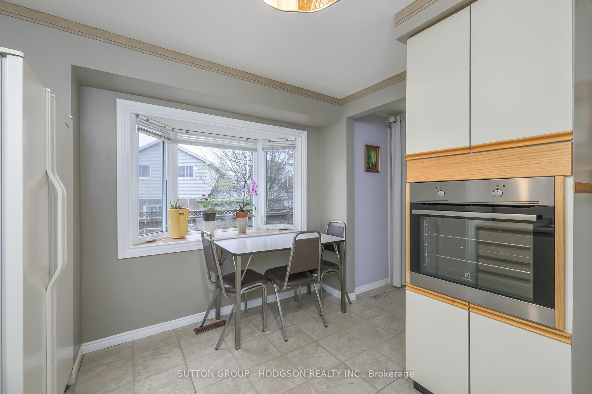 1159 Aldersbrook Road photo 11