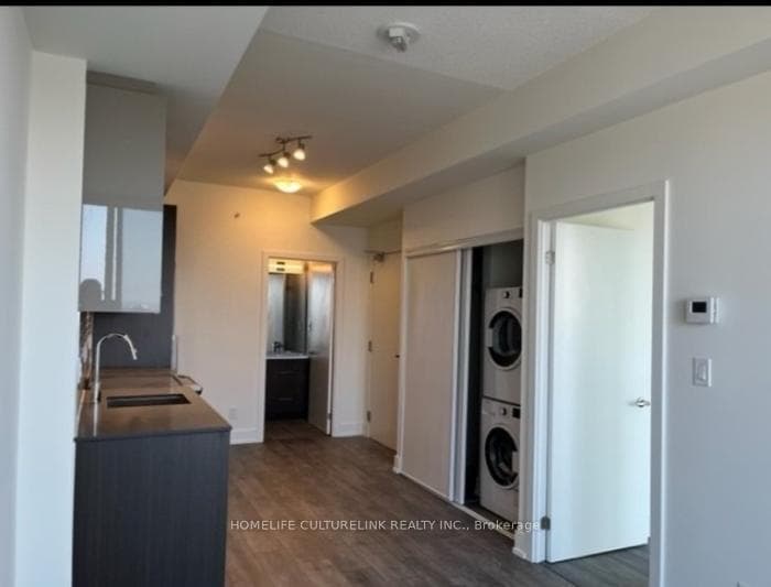 180 Fairview Mall Drive Unit 1907 photo 4