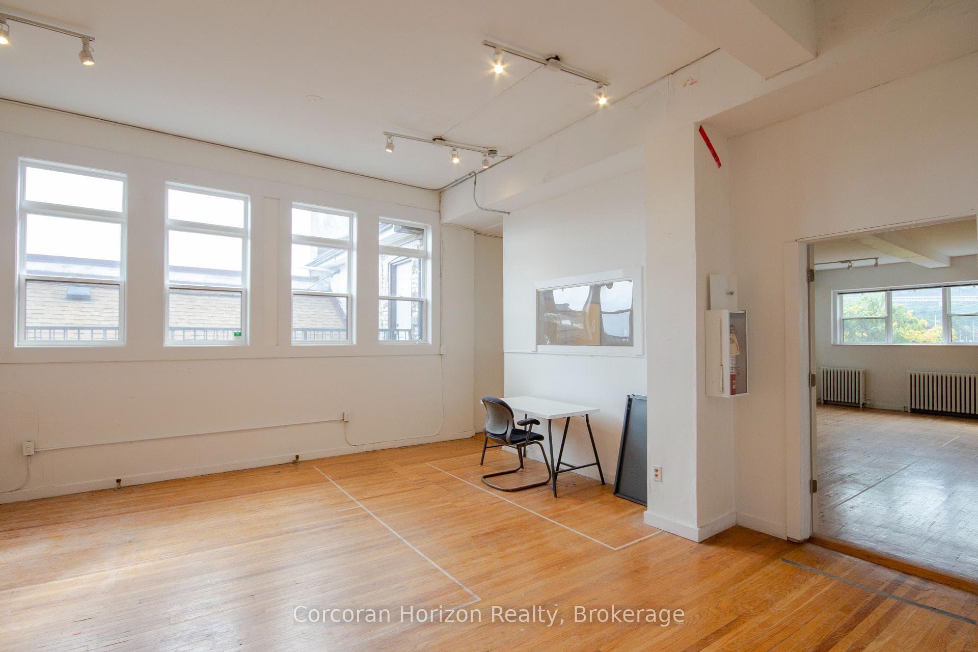 323 King Street photo 22
