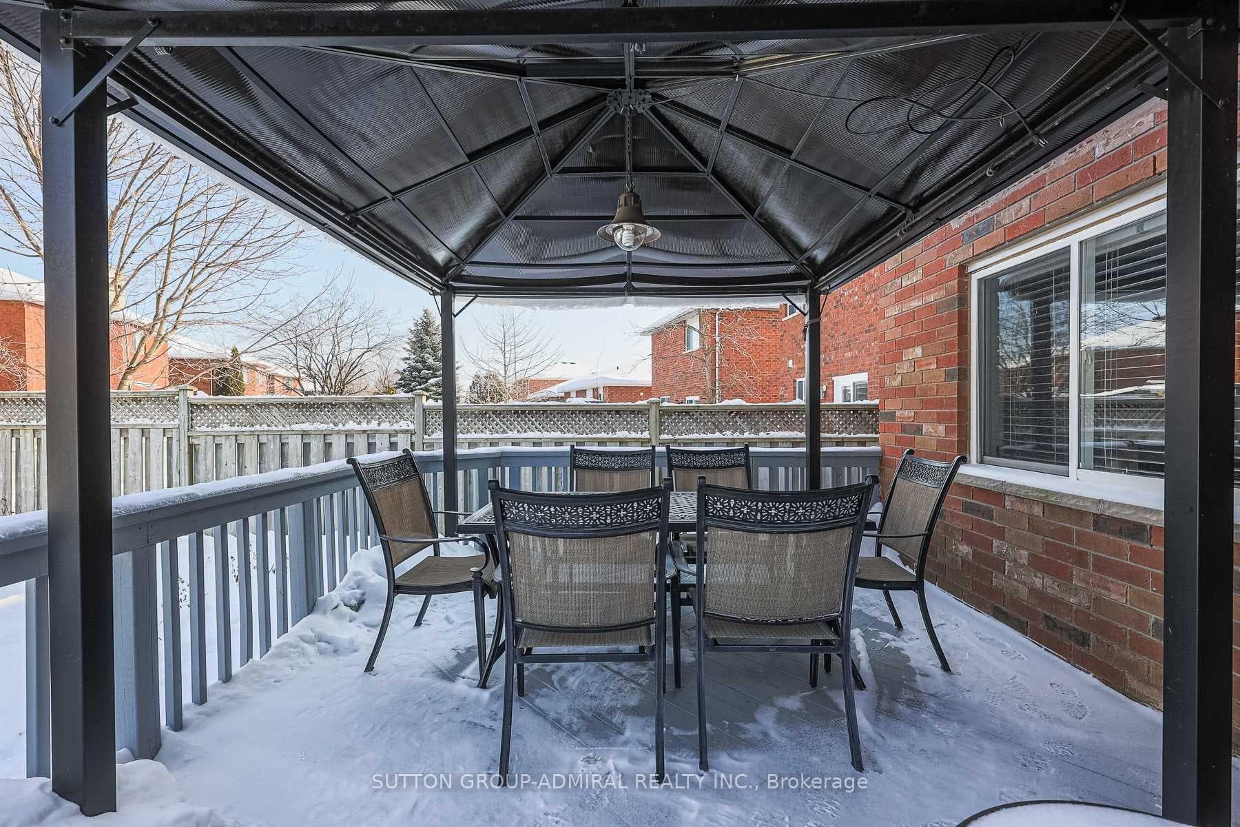 242 Mapleton Avenue photo 26