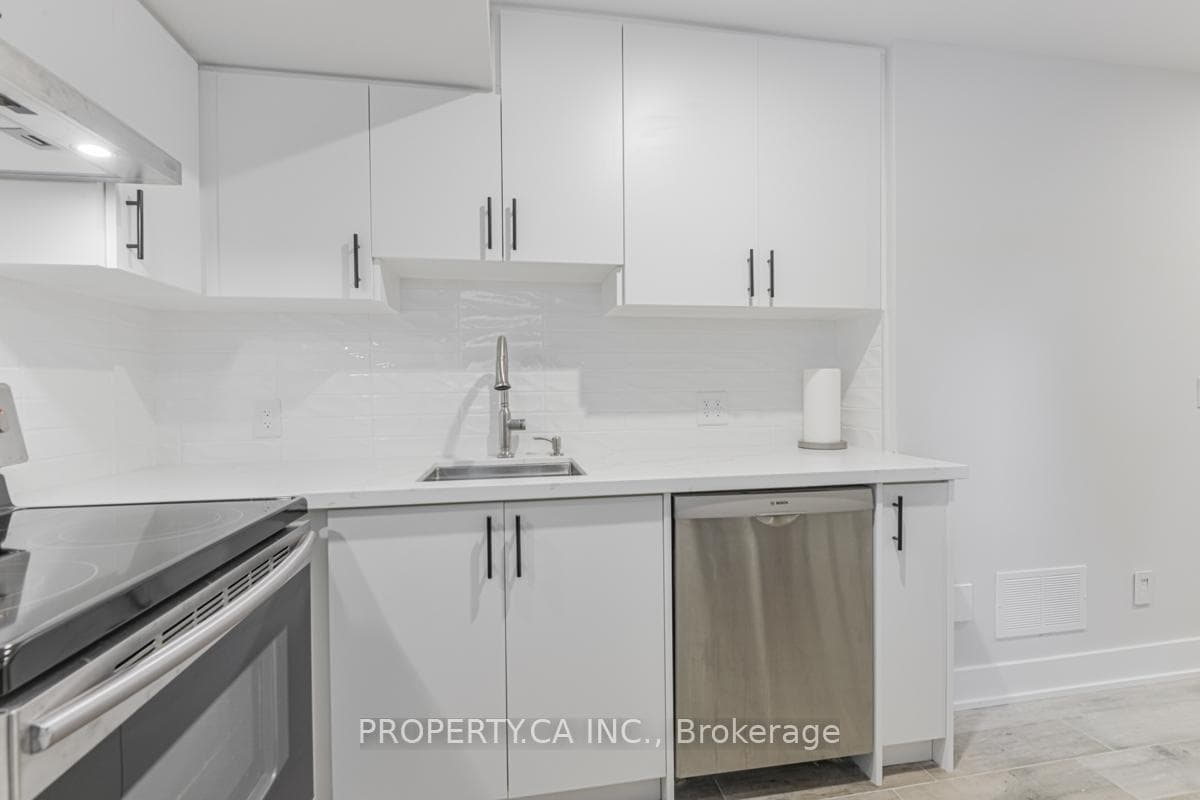 55 Glenshaw Crescent Unit Basement photo 5
