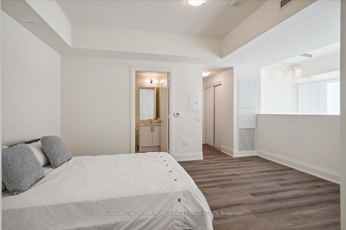 509 DUNDAS Street Unit 103 photo 12