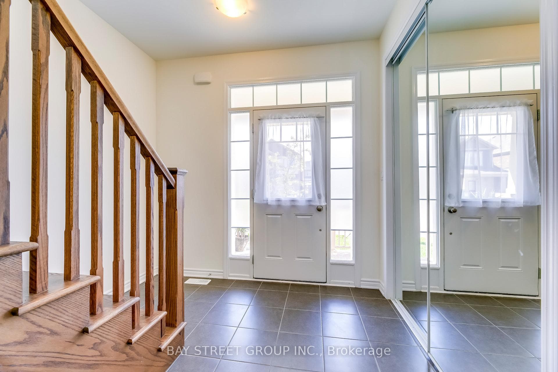 125 Hatt Court photo 3