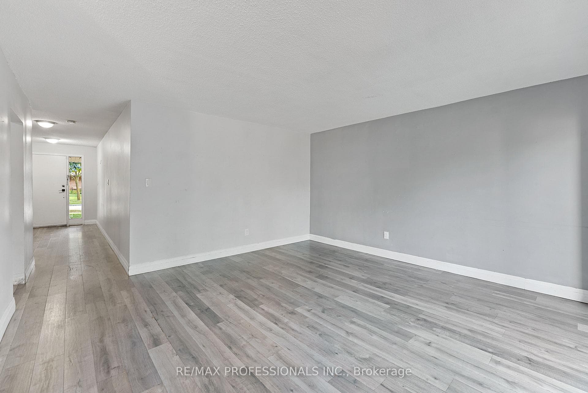4195 Taffey Crescent photo 8