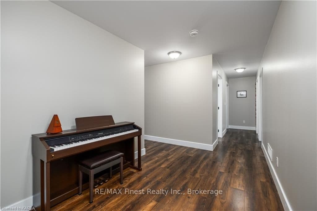 2255 MCINTYRE Road photo 23