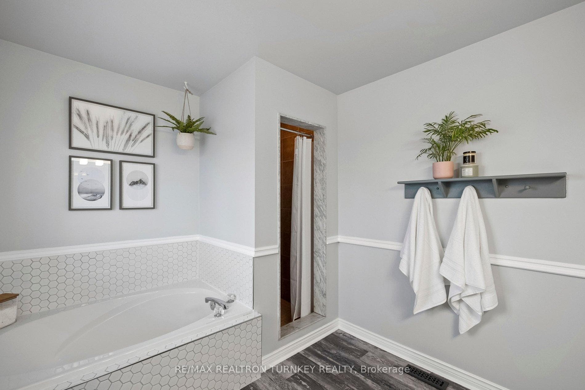 Soaker tub for relaxing