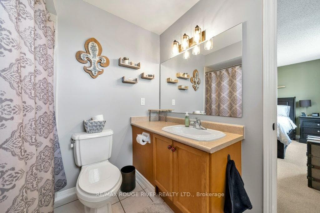 557 Blythwood Square photo 28