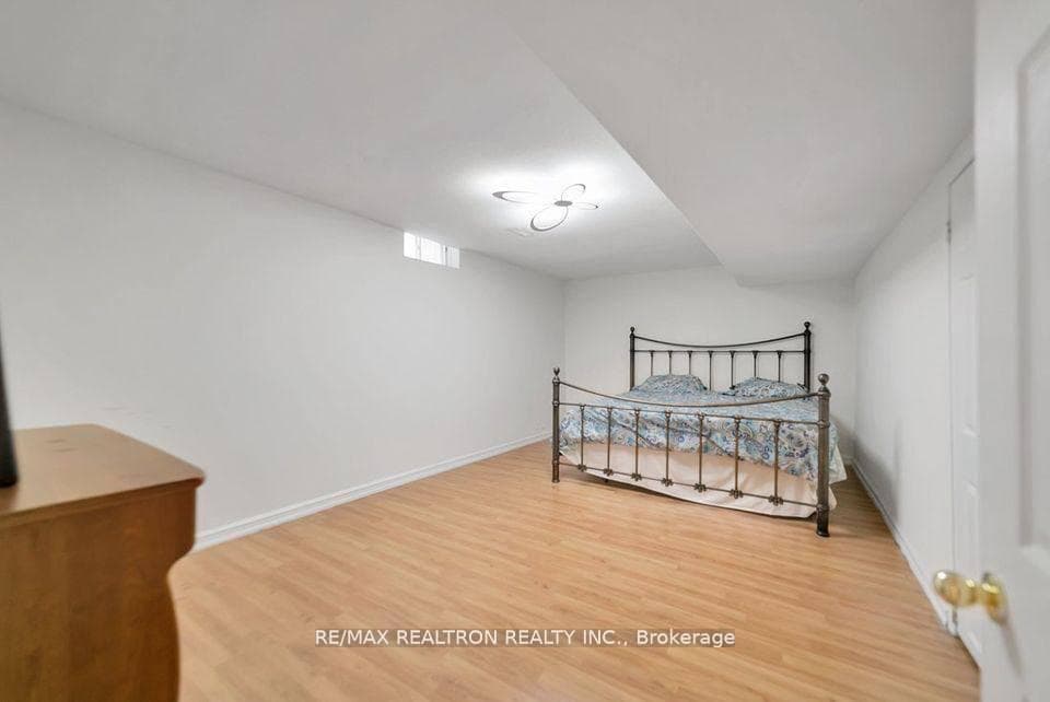 28 Hartwell Way Unit 2 Bed Basement photo 19