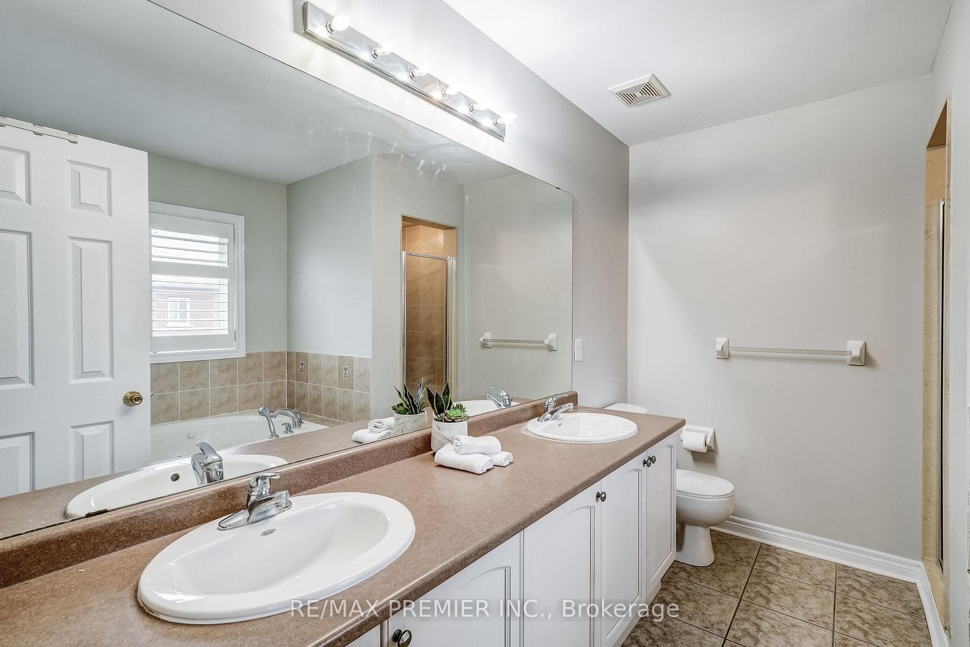 7 Alice Springs Crescent photo 27