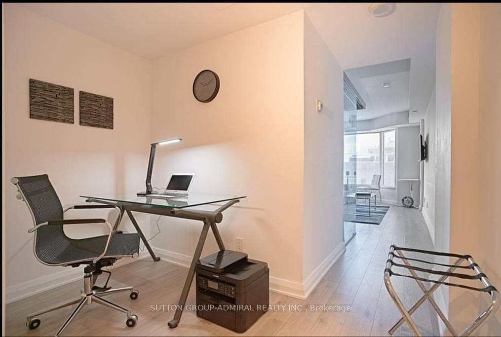 155 Yorkville Avenue Unit 701 photo 3
