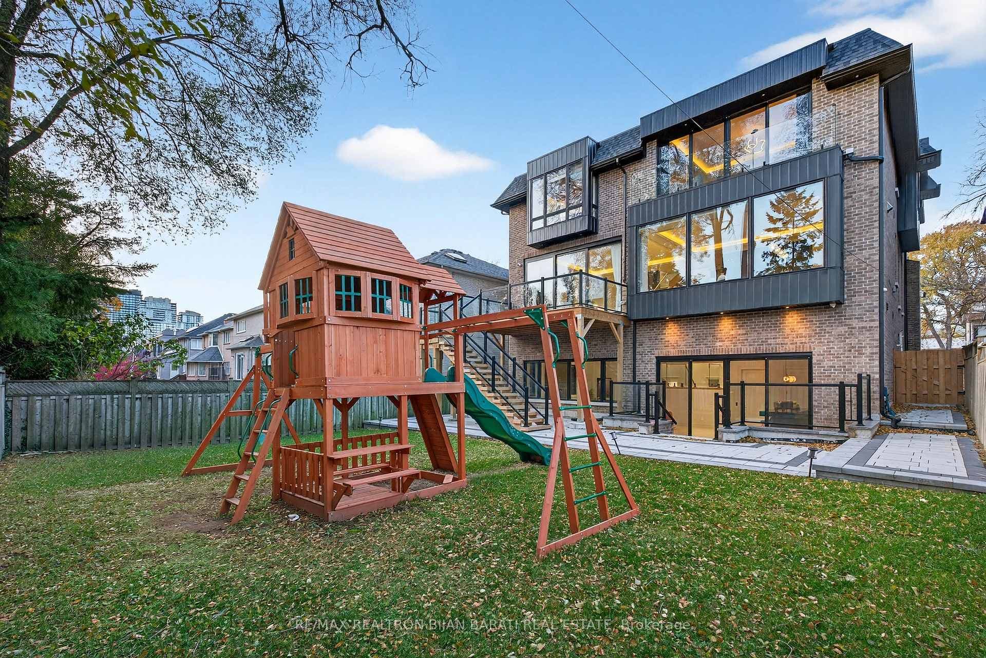 135 Alfred Avenue photo 48