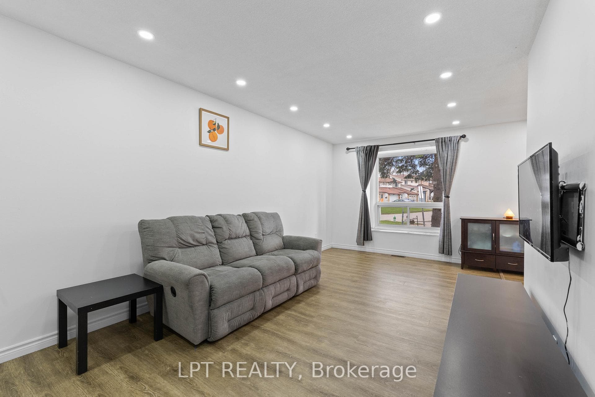 55H Chaucer Crescent photo 8