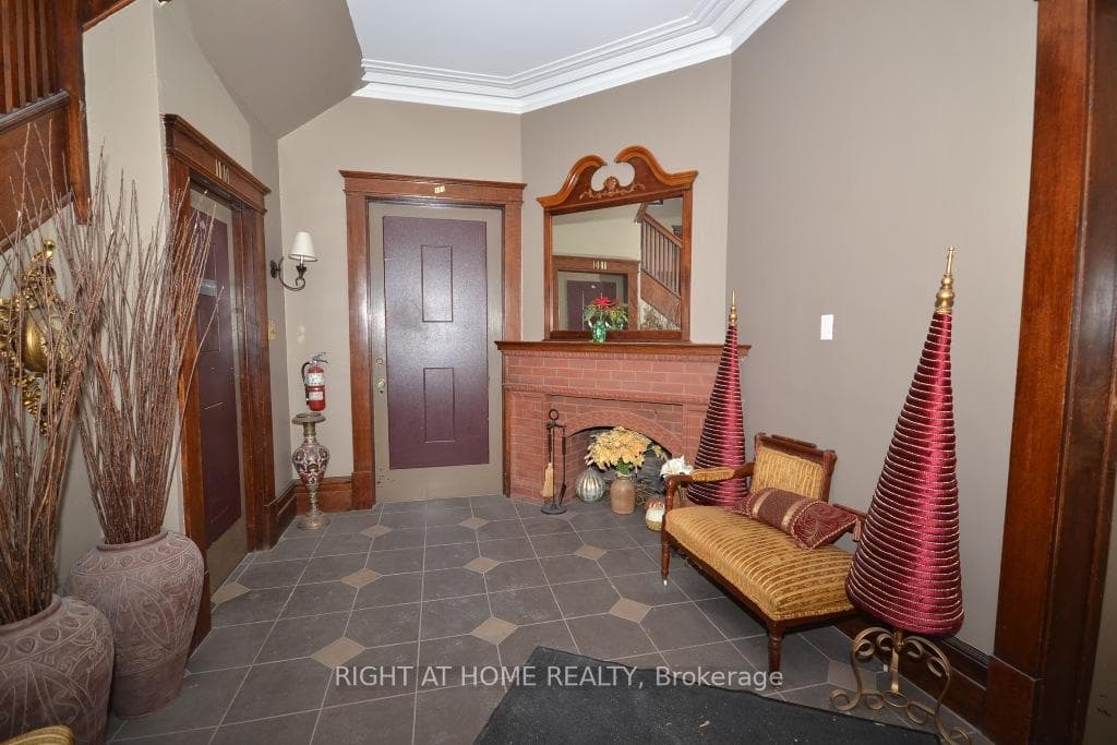17 Marlborough Avenue Unit 102 photo 2