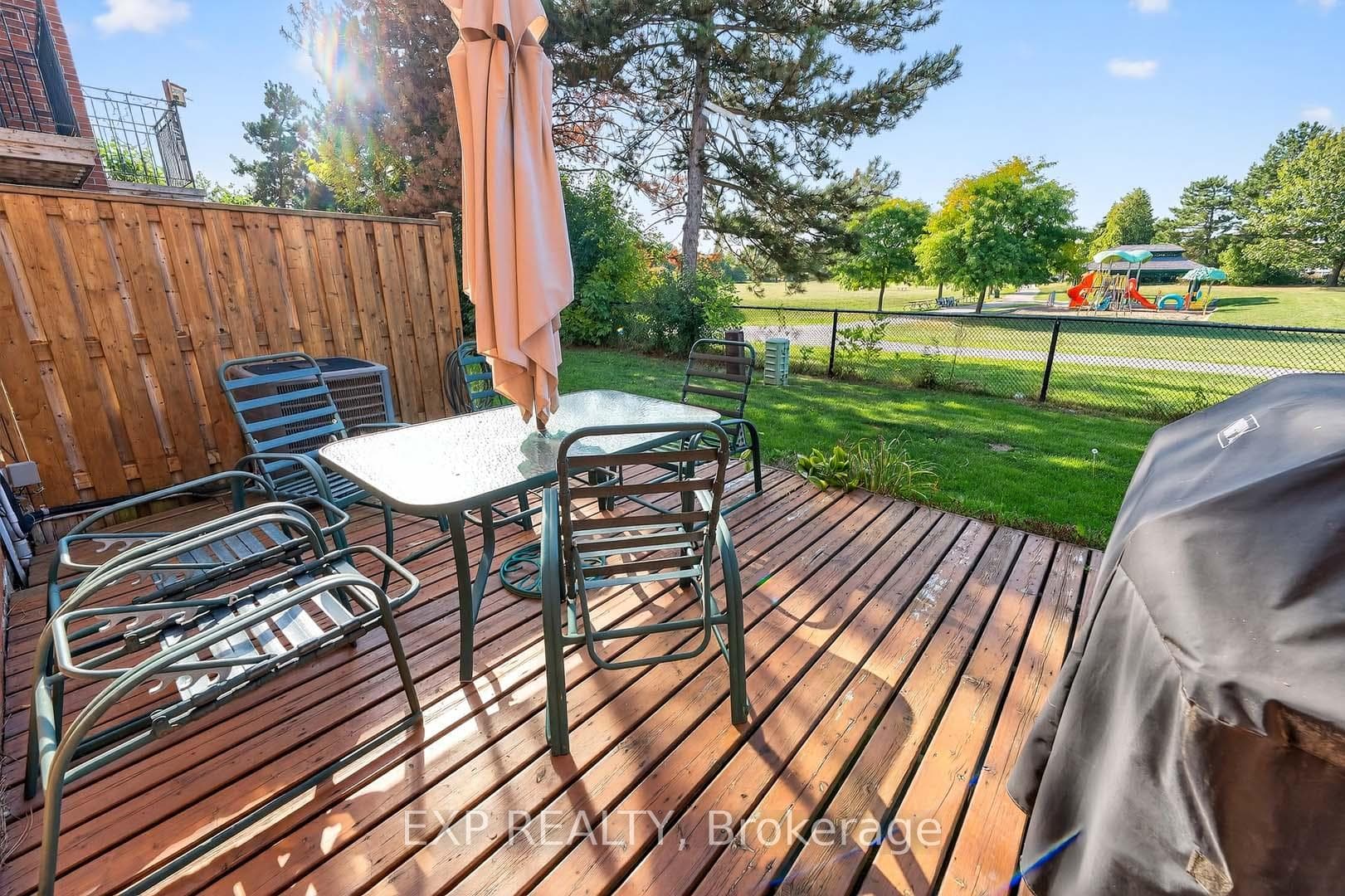 32 Collins Crescent photo 37