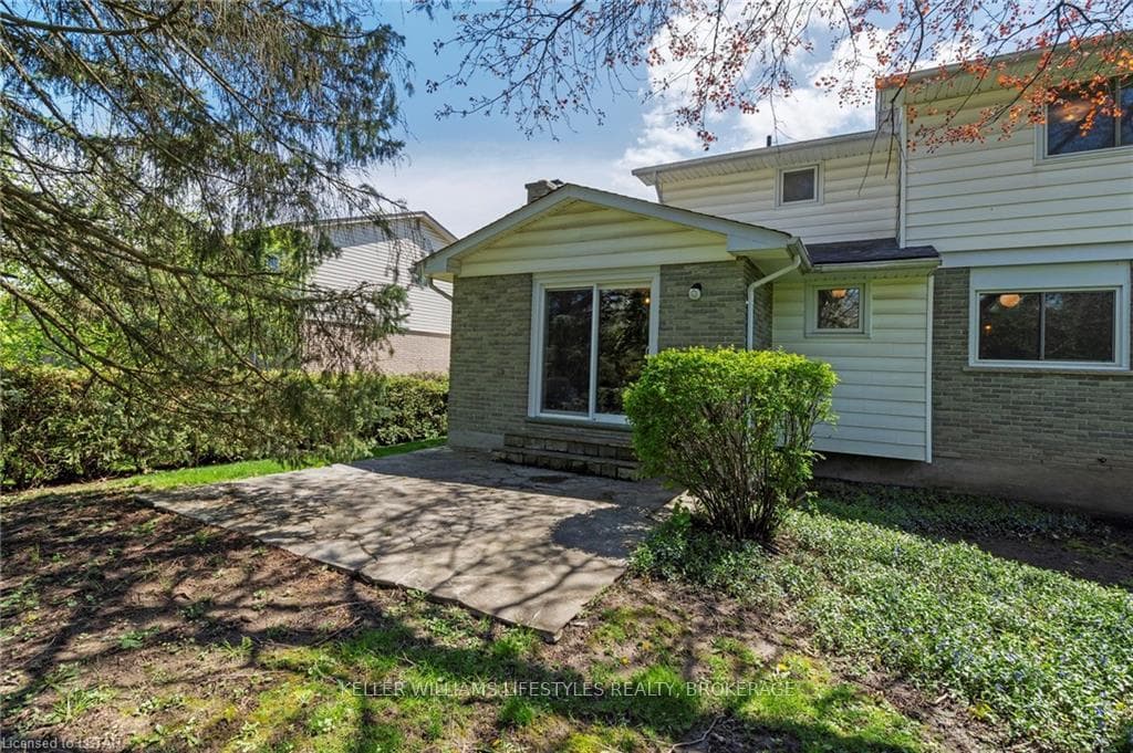 128 HILLSMOUNT Crescent photo 40