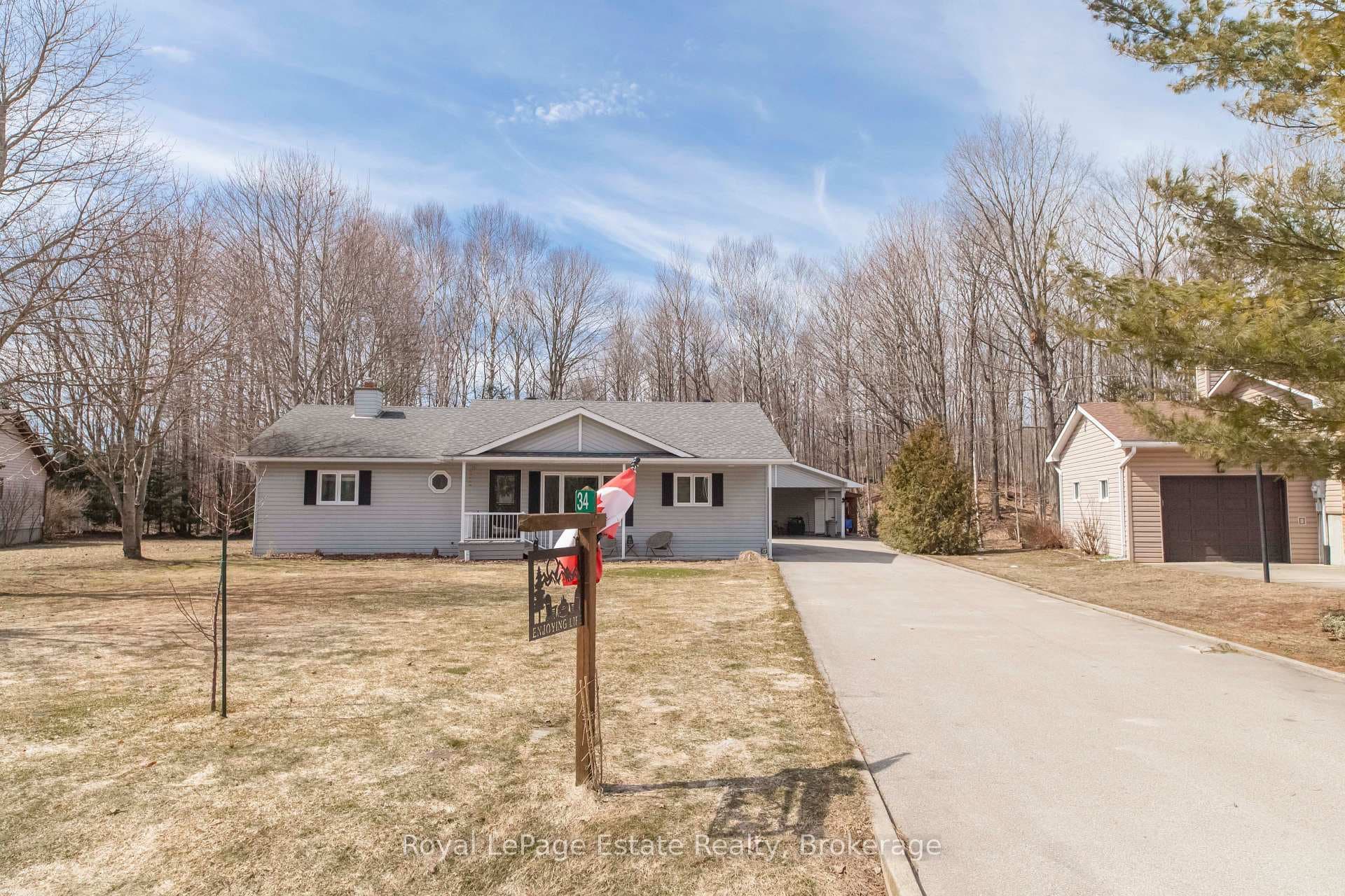 34 SAUBLE WOODS Crescent photo 1