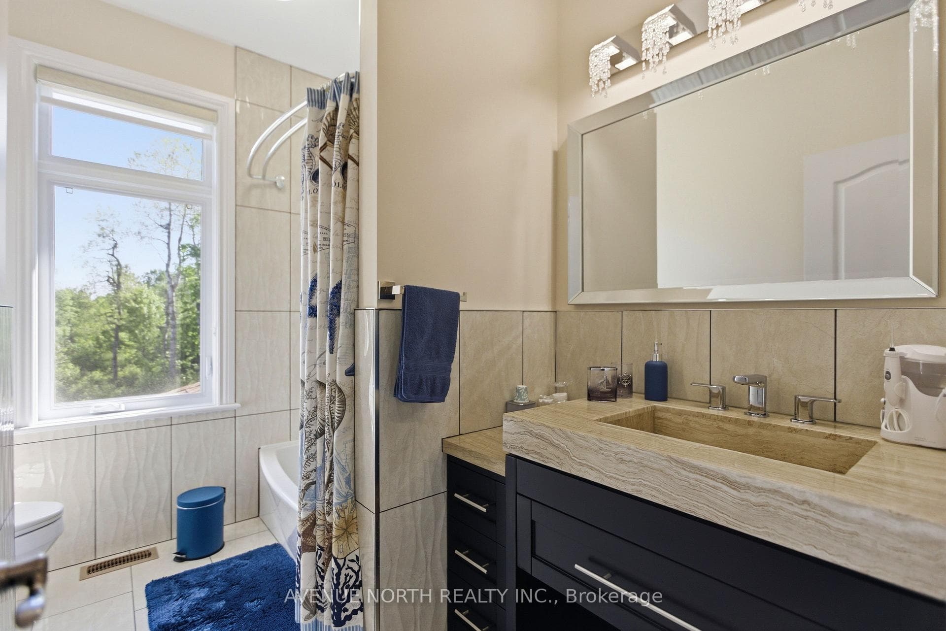 699 Ballycastle Crescent photo 35