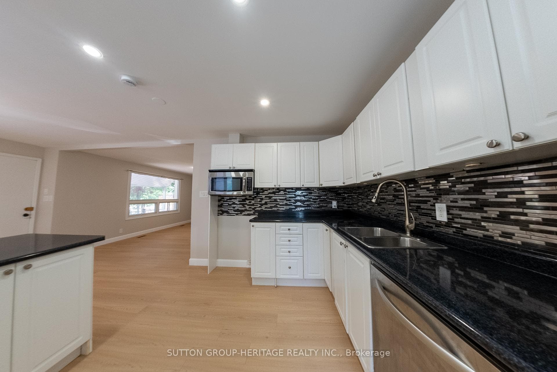 661 Annland Street photo 9
