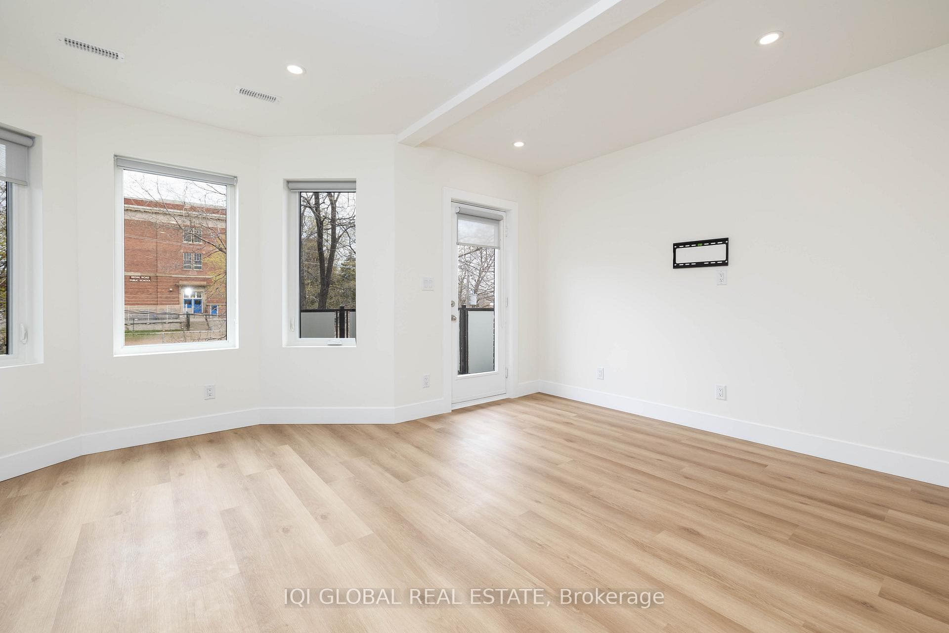 1502 Dufferin Street Unit 2ndFlr photo 8