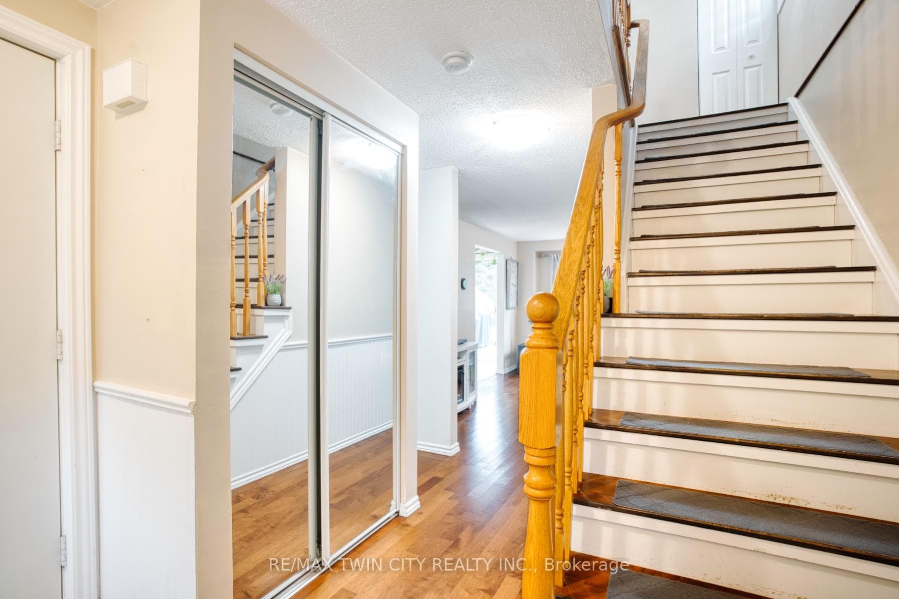 135 Eastforest Trail photo 4