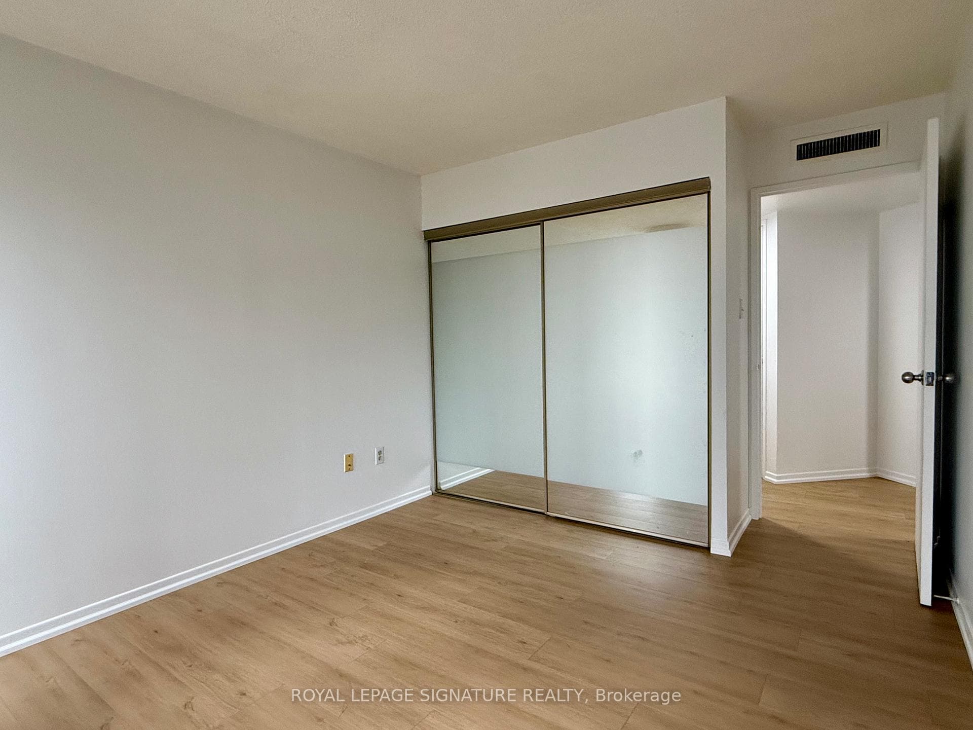 1001 Bay Street Unit 2807 photo 12