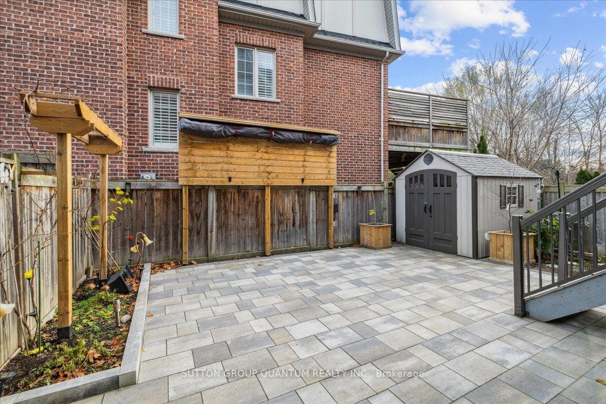 32 Harborn Road photo 46