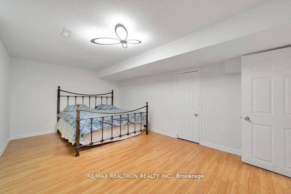 28 Hartwell Way Unit 2 Bed Basement photo 20