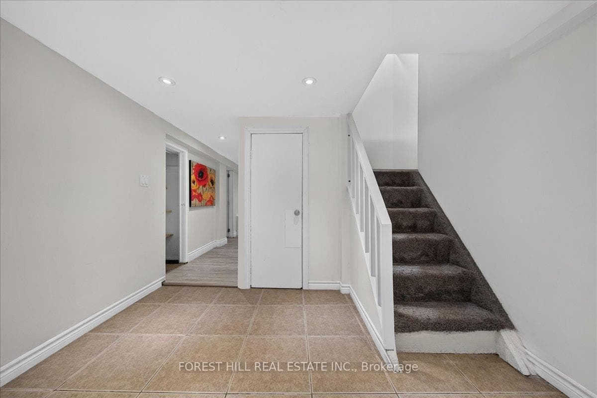 840 Maitland Street photo 26
