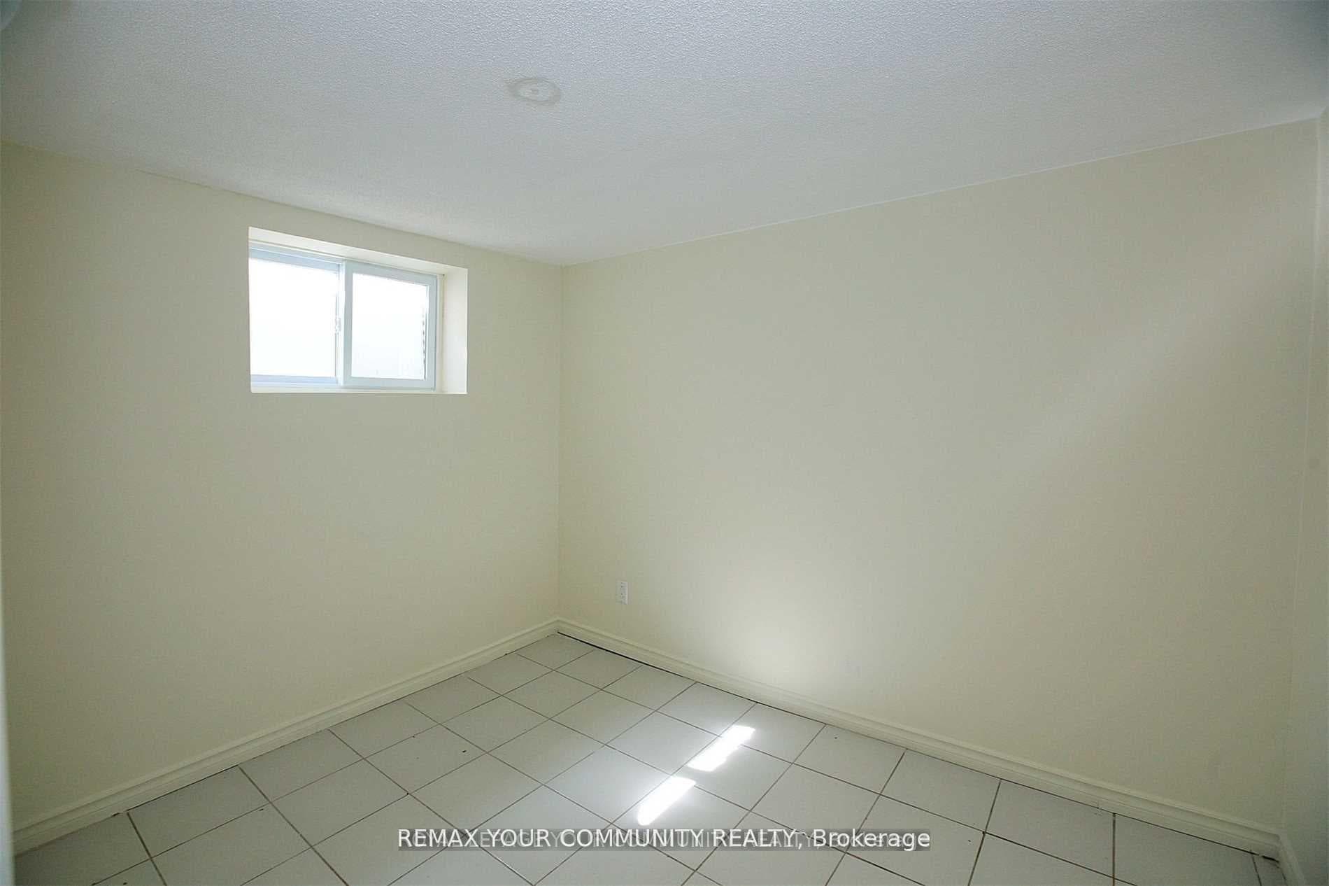 8 Stanwood Crescent photo 13
