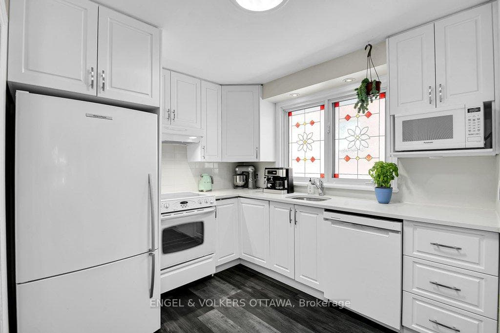 2565 Elmhurst Street photo 12
