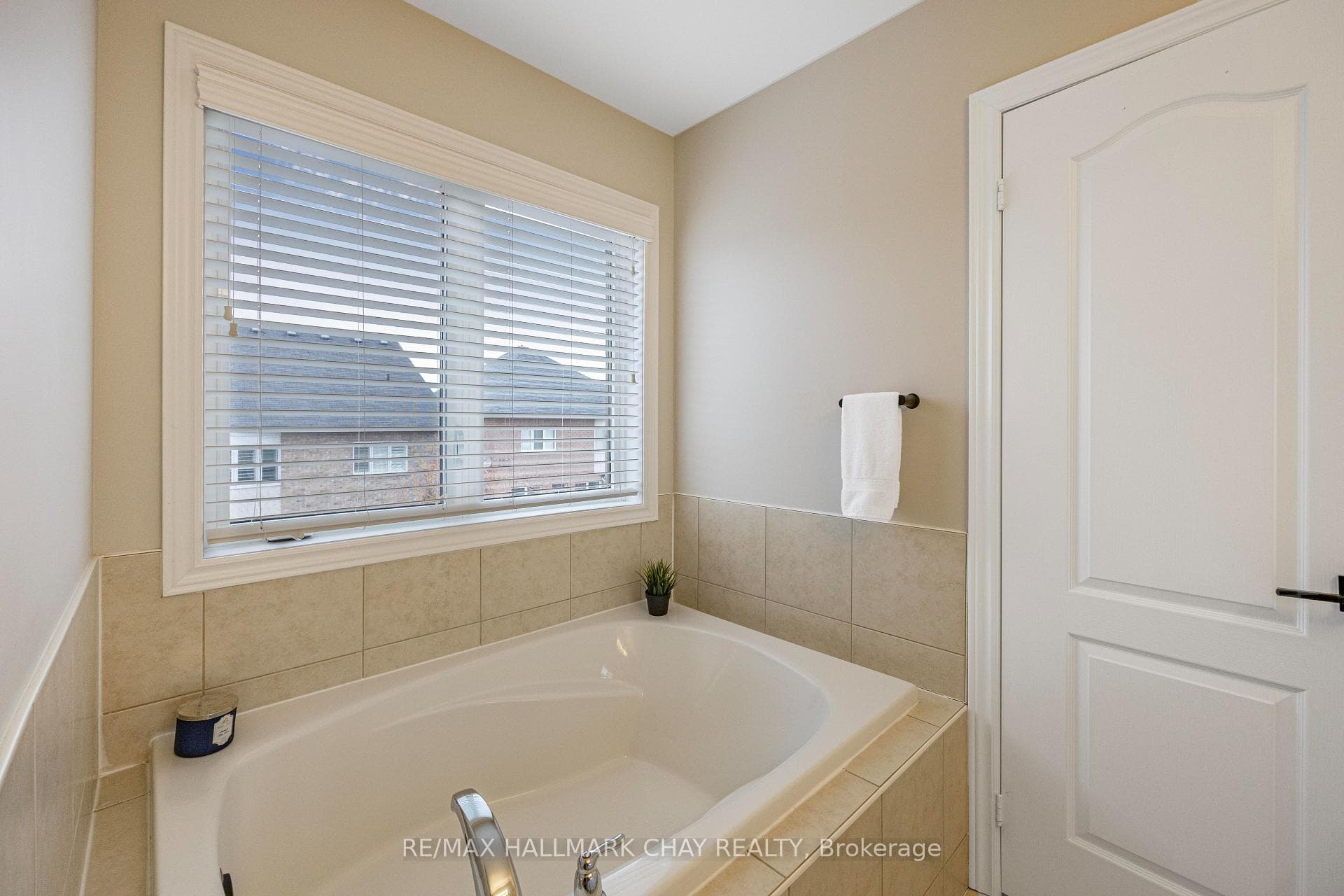 14 Filbert Court photo 24