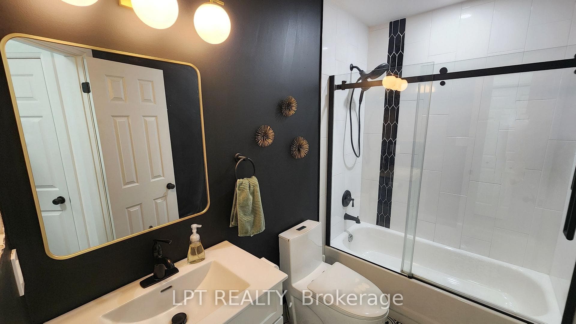 173 Loon Avenue photo 10