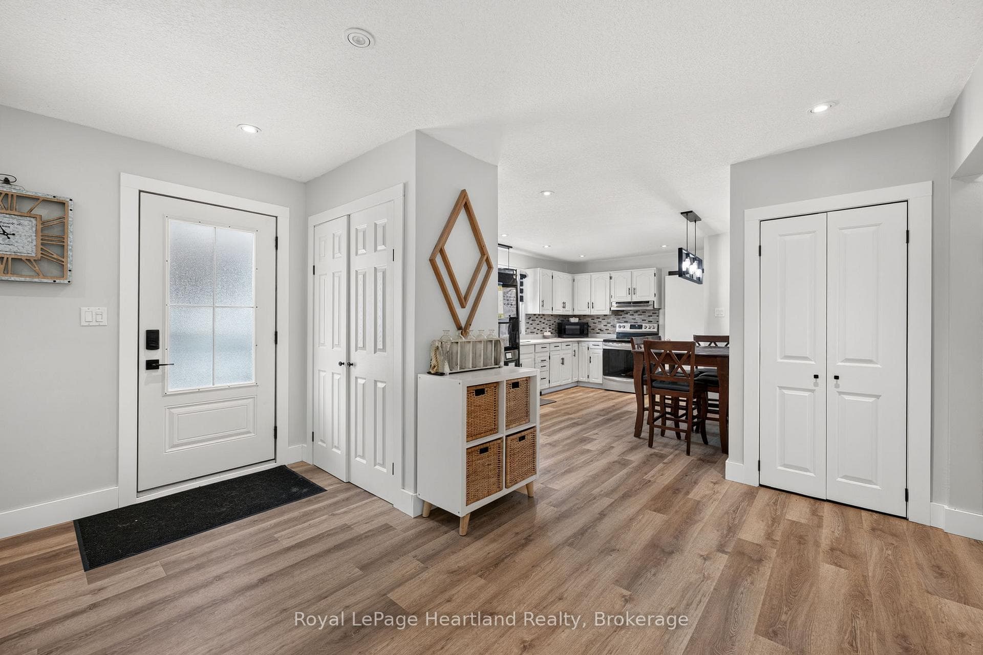 240 Elm Avenue photo 7
