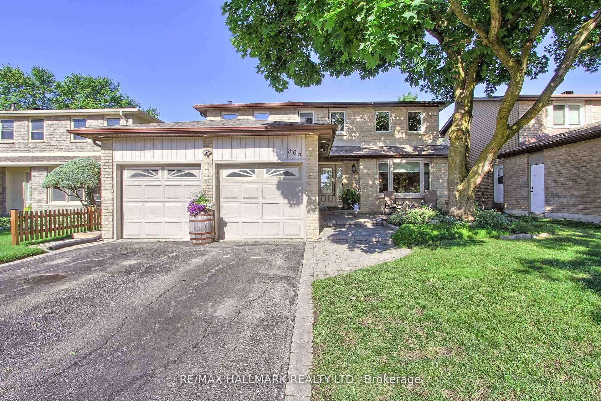 865 Arnold Crescent photo 2
