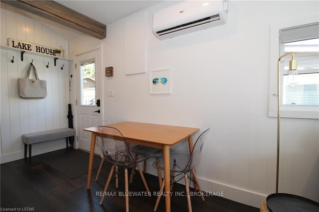 13 QUEENS Avenue photo 18