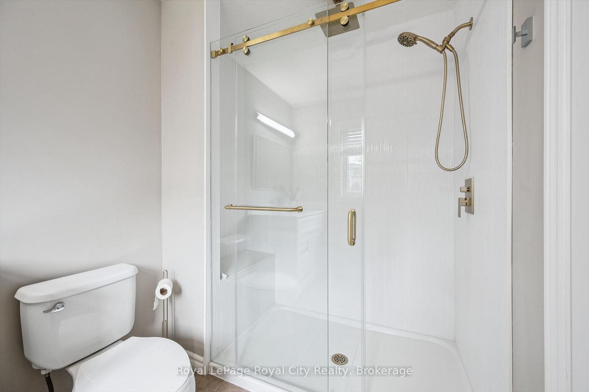 144 Kemp Crescent photo 23