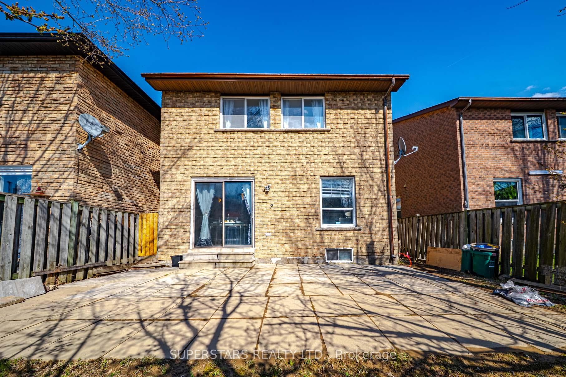 135 Appleby Crescent photo 35