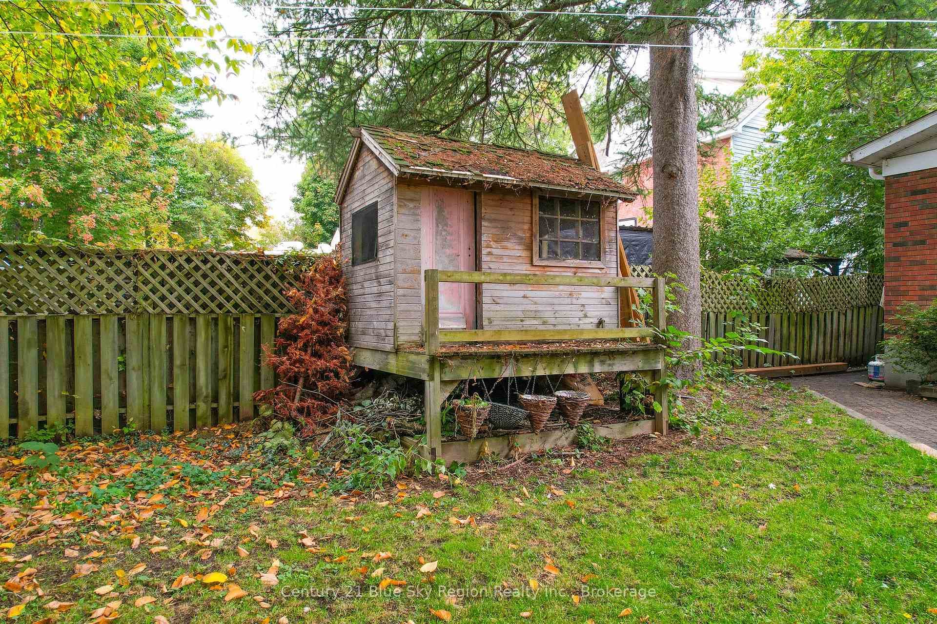 749 Mcintyre Street photo 43