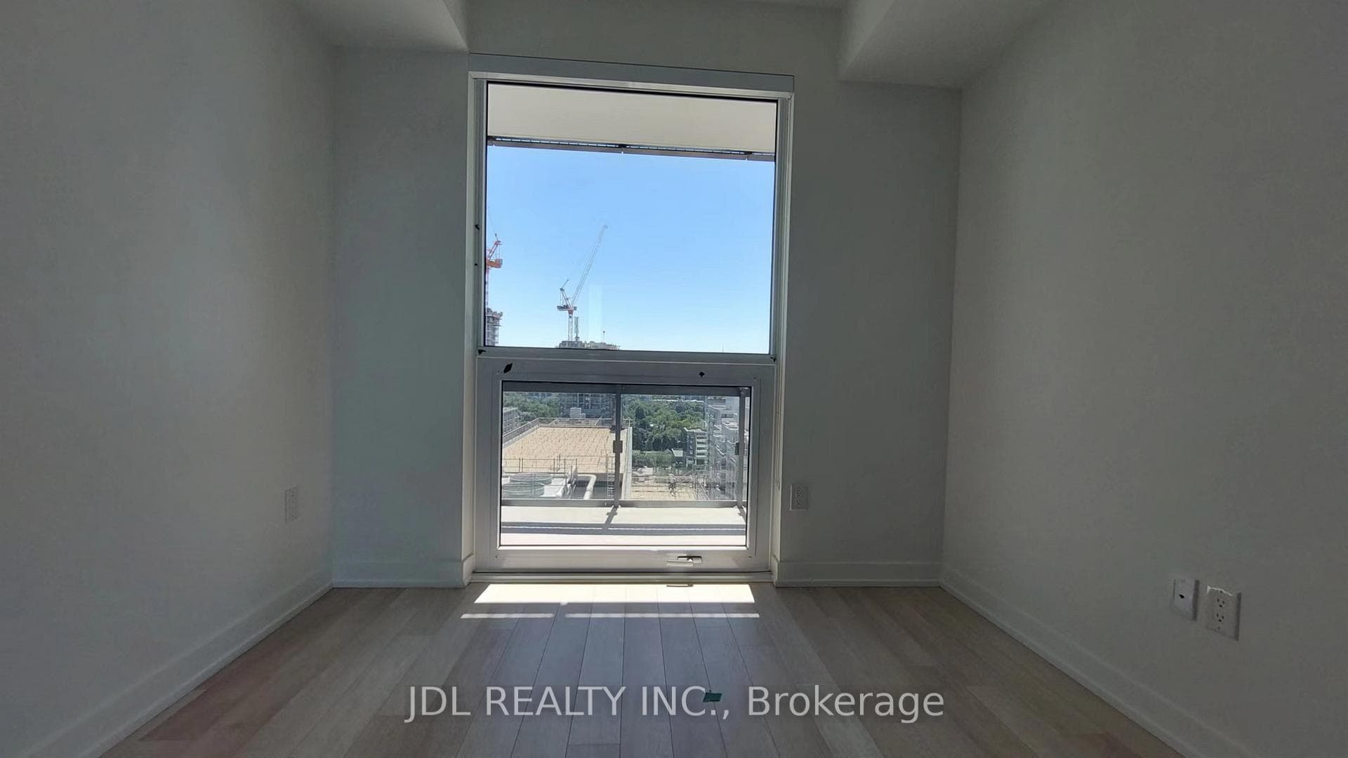 39 Roehampton Avenue Unit 1604 photo 5
