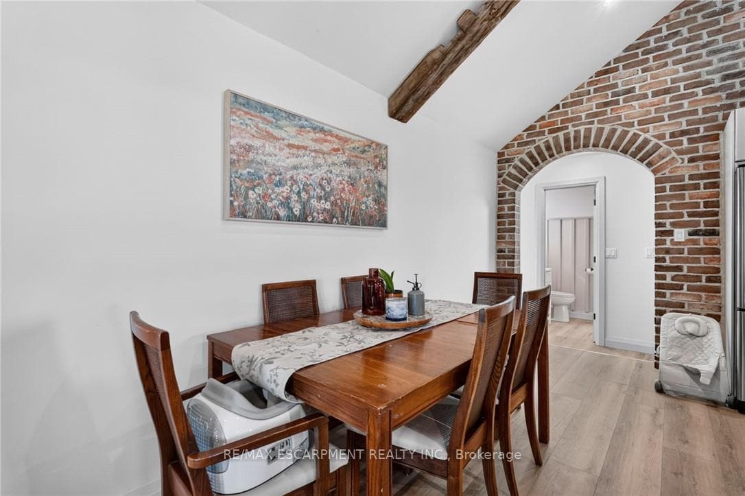 5242 Canborough Road photo 17