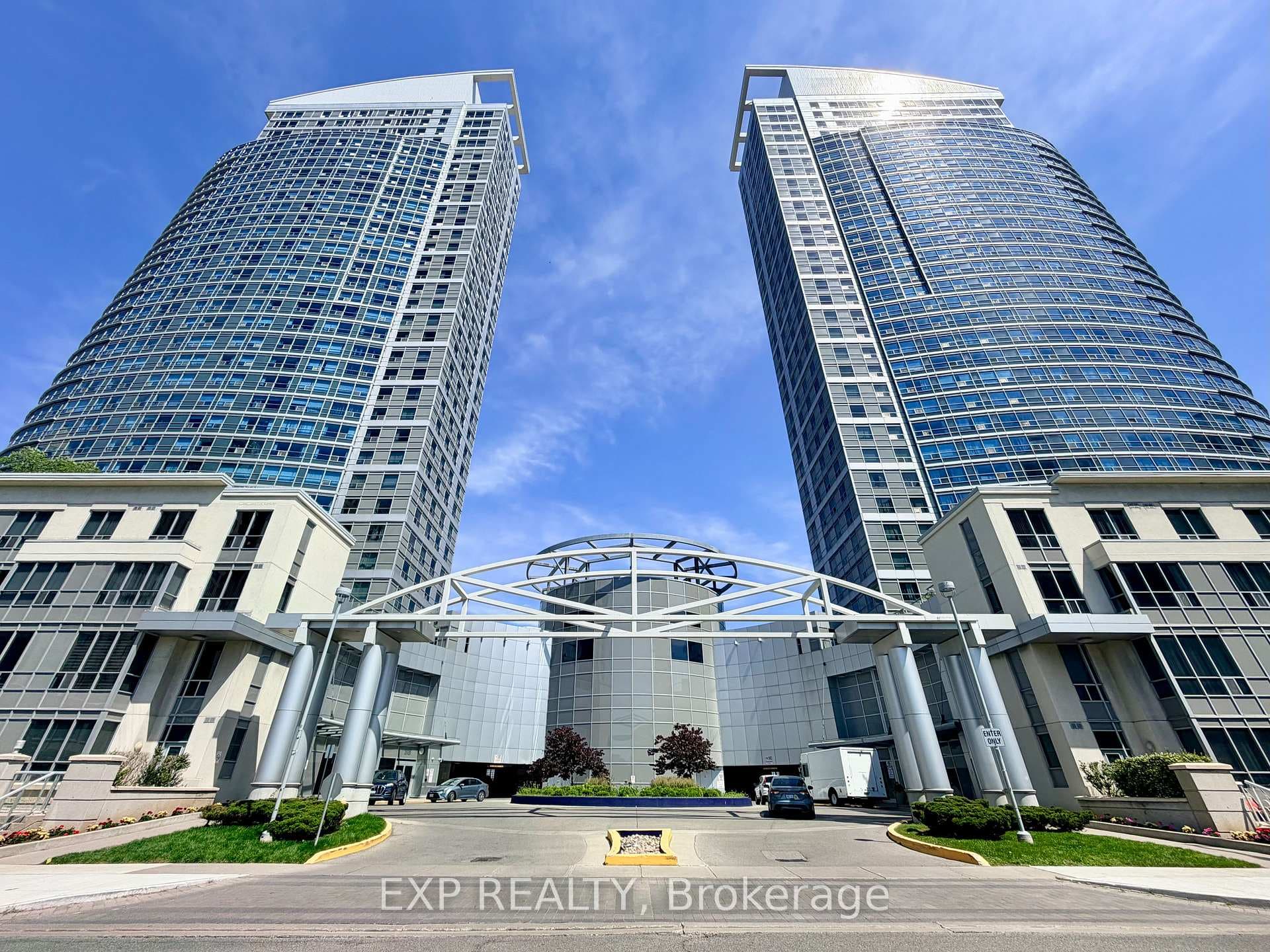 38 Lee Centre Drive Unit 2101 photo 1