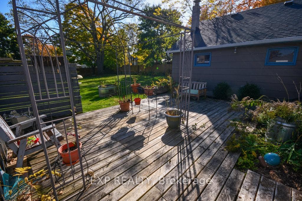 272 Station Street photo 17