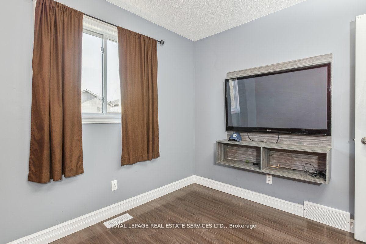217 Crimson Crescent photo 16
