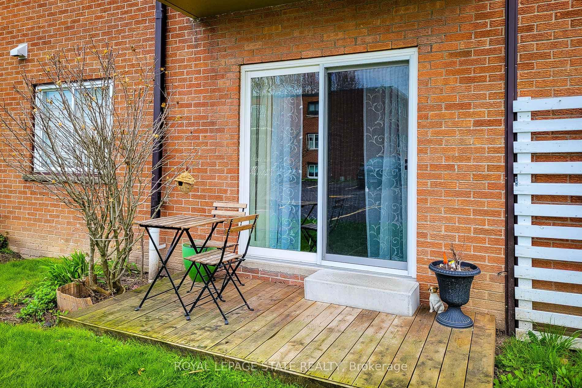 456 Carlton Street photo 6