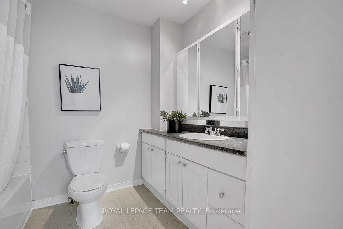 4-piece main bathroom on the second level.
