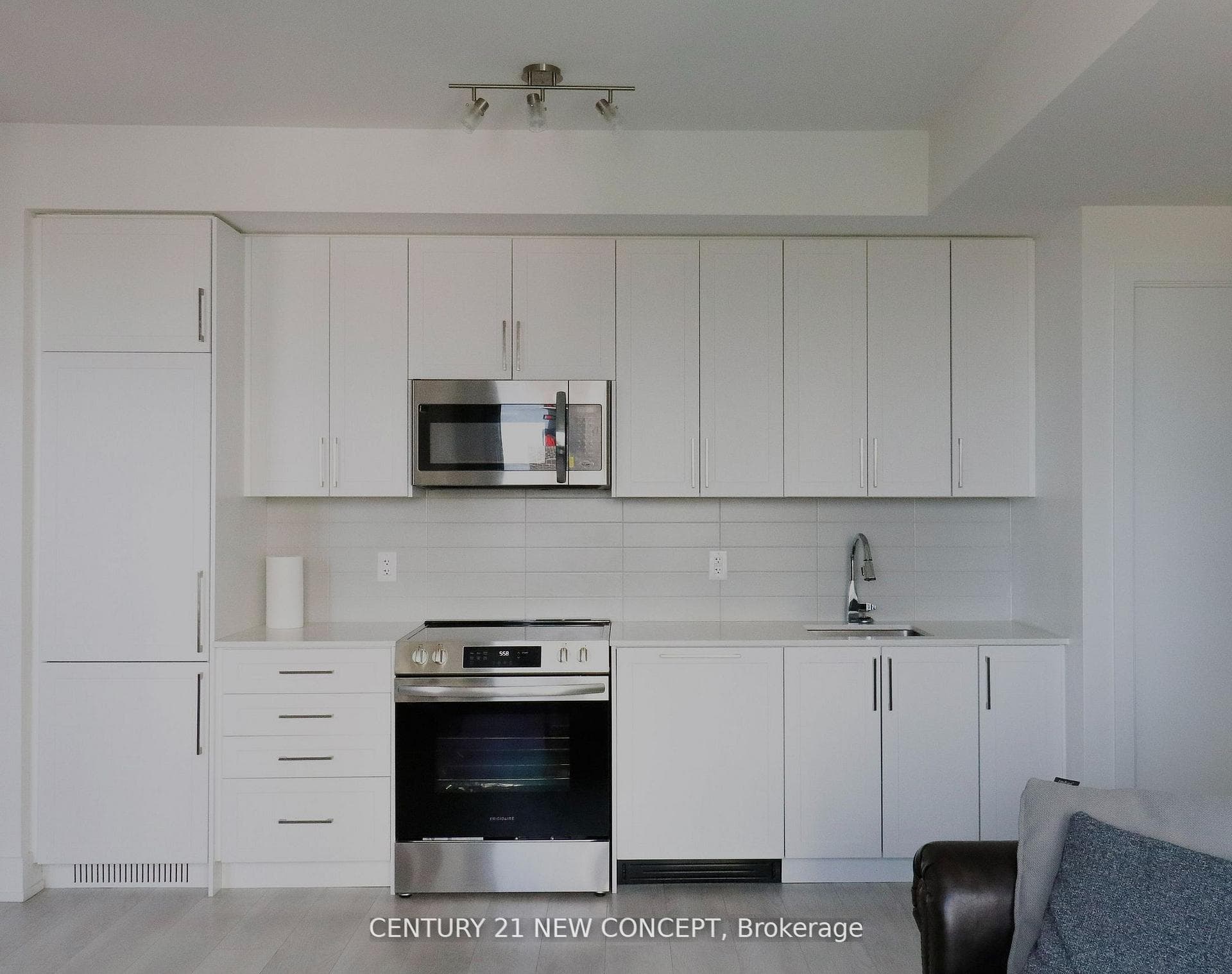 2450 Old Bronte Road Unit 505 photo 4