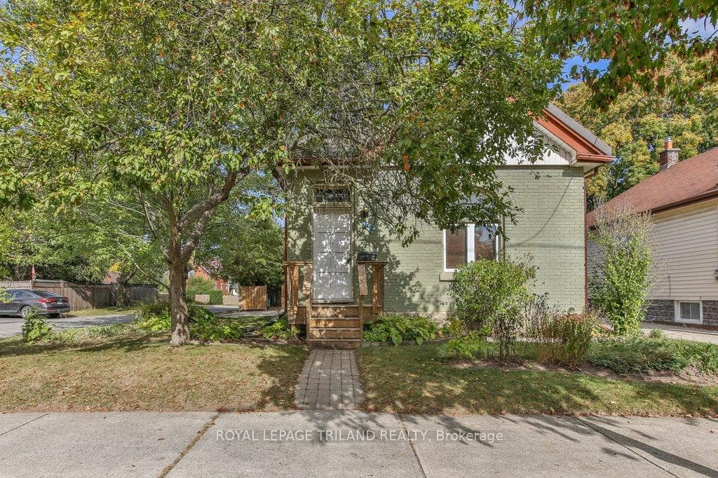 52 EASTMAN Avenue photo 5