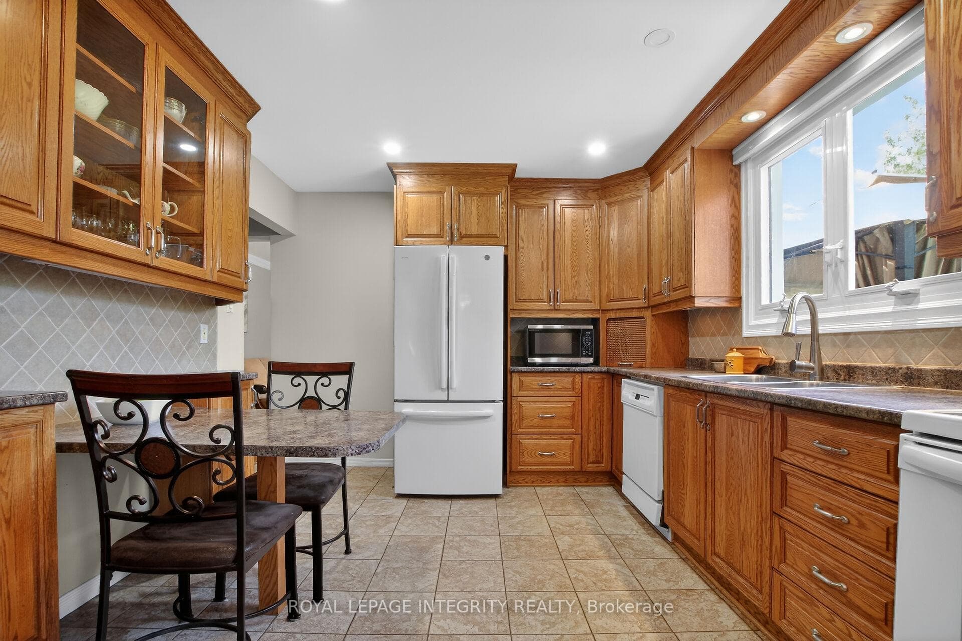 1646 Grey Nuns Drive photo 14