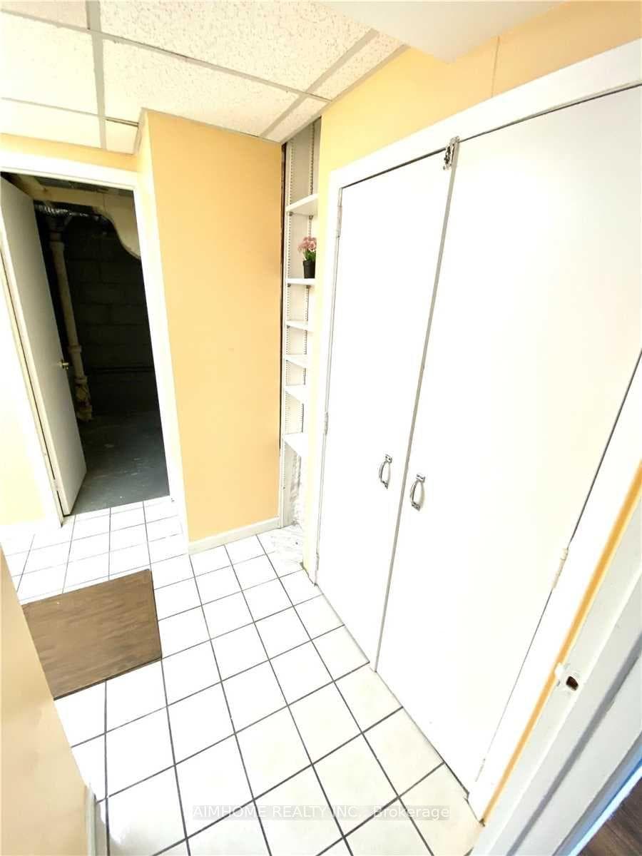 18 Rockport (Bsmt) Crescent photo 13